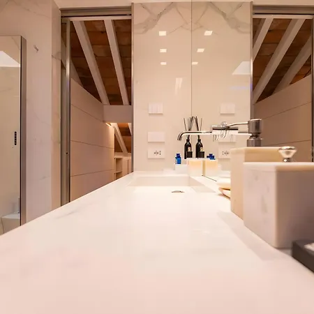Luxury Rooftop Piazza Erbe Apartment Verona