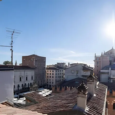 Luxury Rooftop Piazza Erbe Apartment Verona