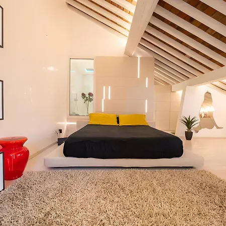 Luxury Rooftop Piazza Erbe Apartment Verona