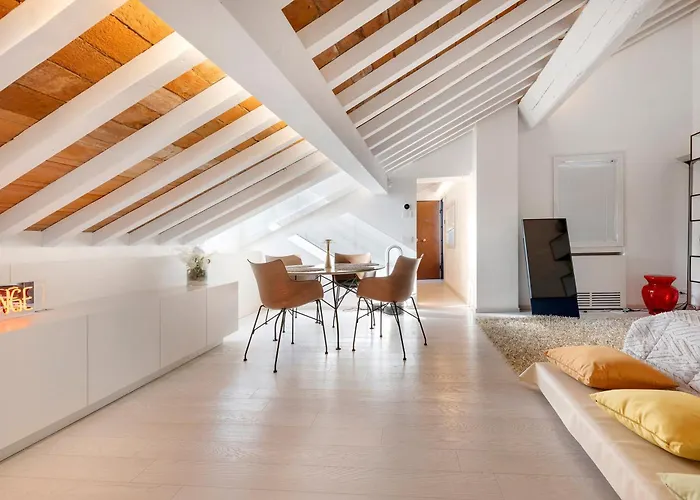 Luxury Rooftop Piazza Erbe Apartmán *