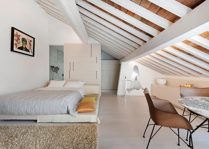 Luxury Rooftop Piazza Erbe דירה *